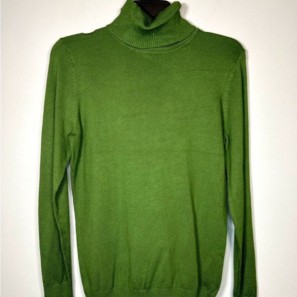 NWT green turtle neck sweater